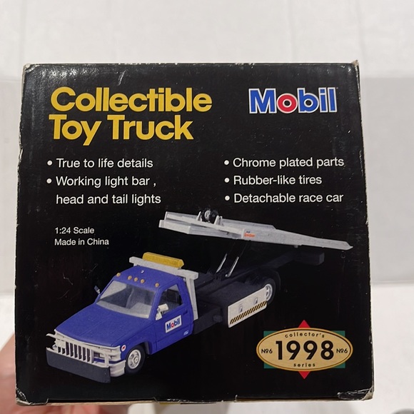 Mobil Collector’s toy truck - Picture 4 of 6